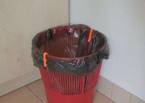 Garbage Bin Clips thumbnail 3